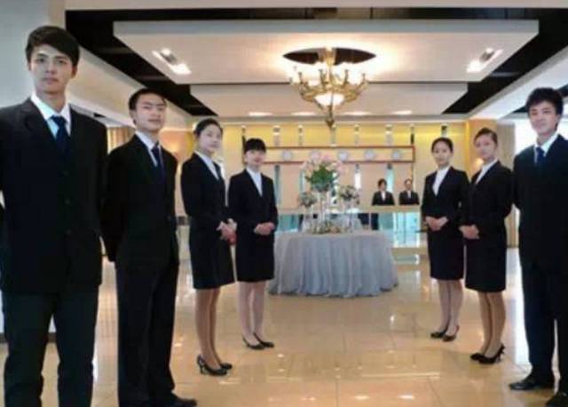 酒店礼仪在会展服务中的关键作用与实务指南