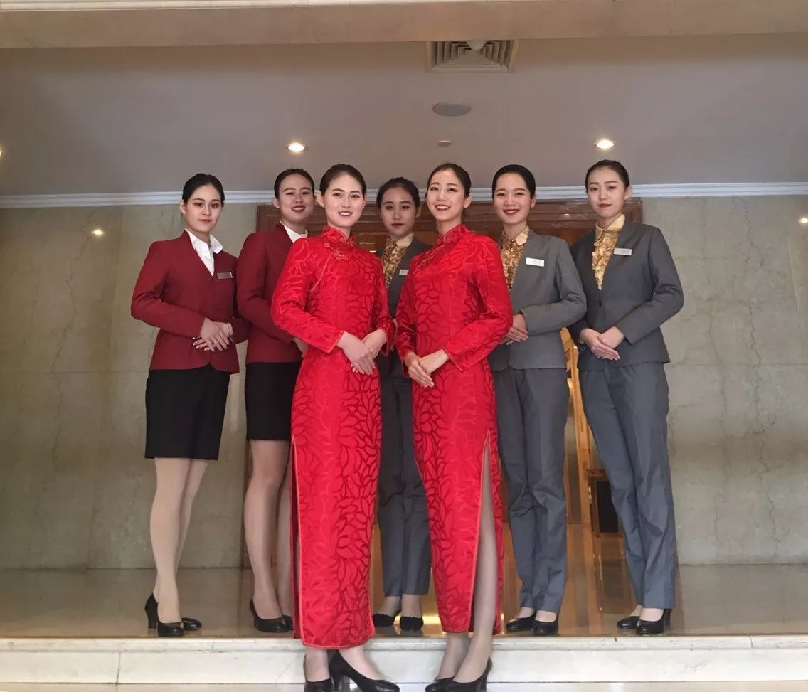 礼仪风采 | 民航学子出色完成全省经济工作会议礼仪服务